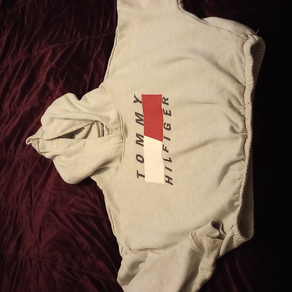 Tommy Hilfiger mid drift hoodie sweatshirt size medium.